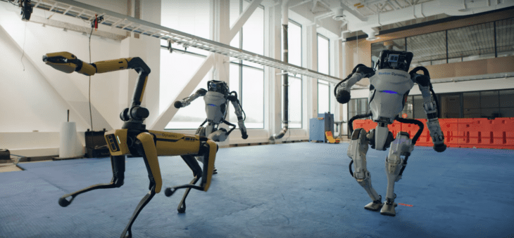 אטלס וספוט הרובוטים של בוסטון דיינמיקס רוקדים