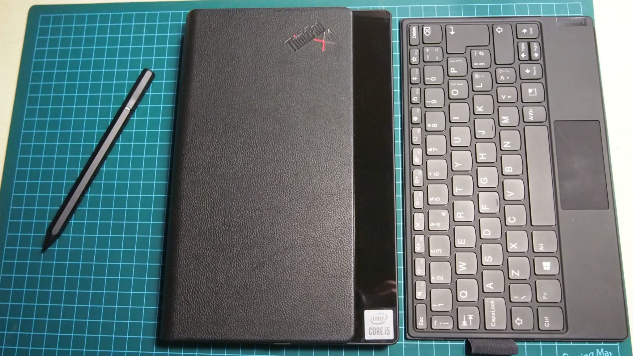 המקלדת, עט החרט החכם וה-ThinkPad X1 Fold