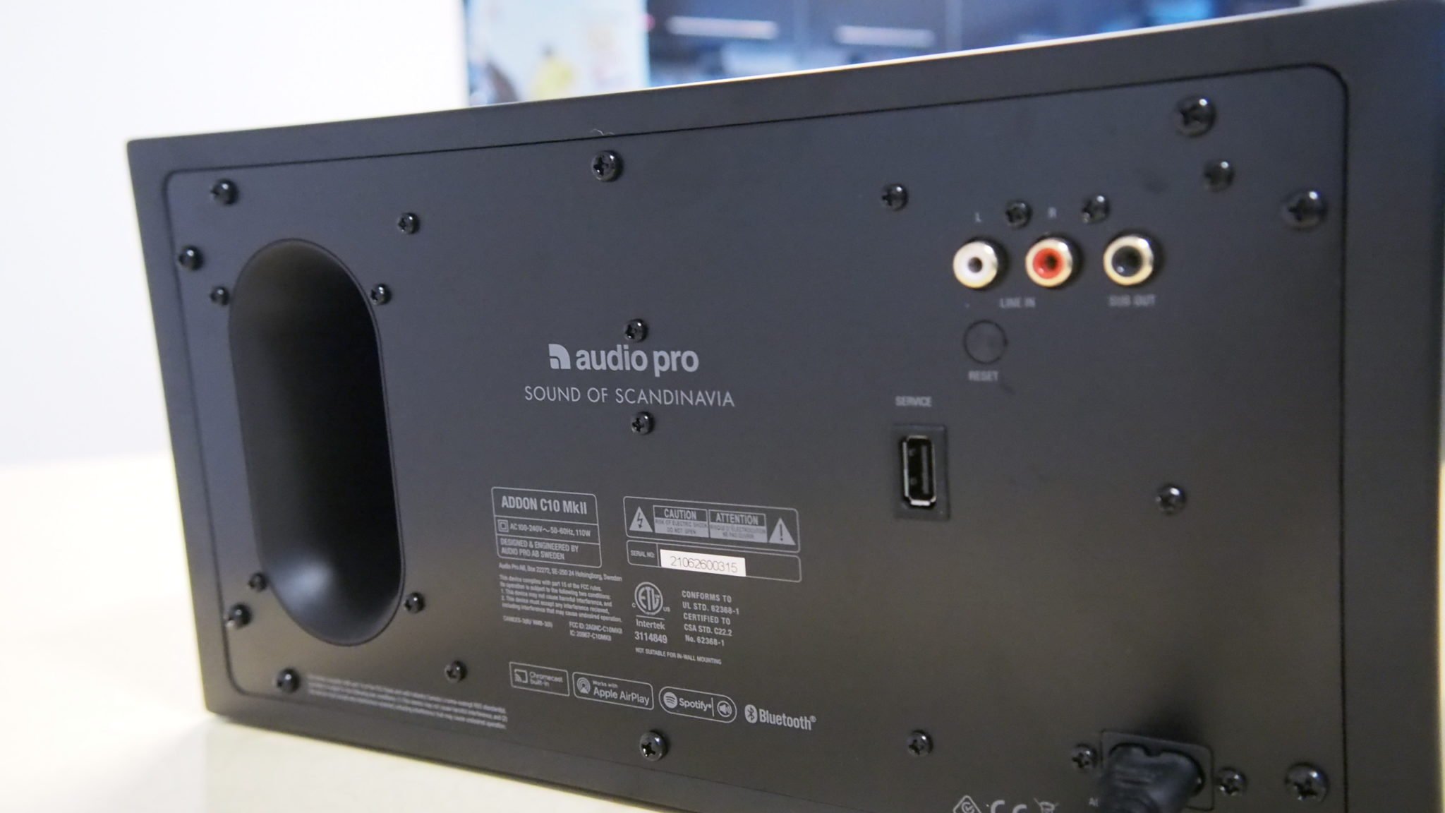 הגב של Audio Pro C10 MKII